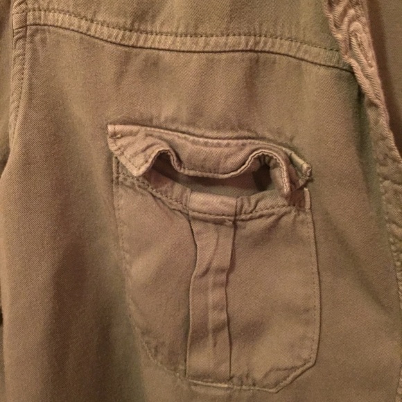 Mossimo Button up - Picture 2 of 7